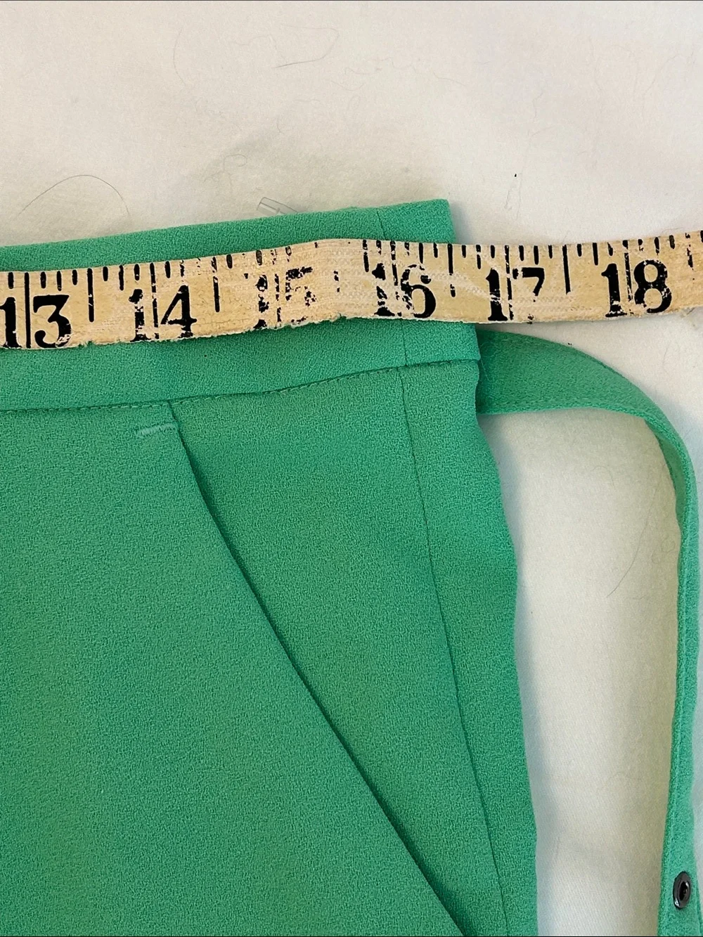 Joie Emerald Mid-Rise Belted Women's Shorts - Picture 6 of 8